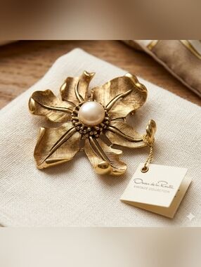 SIGNED Vintage Oscar de la Renta Gold Floral Pearl Statement Brooch